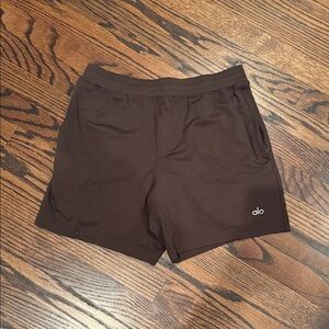 ALO Yoga Men's Dark Brown Athletic Shorts